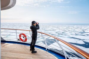 Arctic Silver Cloud in Svalbard Luca Locatelli Silversea Cruises1 eAcuwh