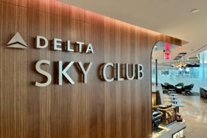 Delta Sky Club Newark 56 MdJ2KO